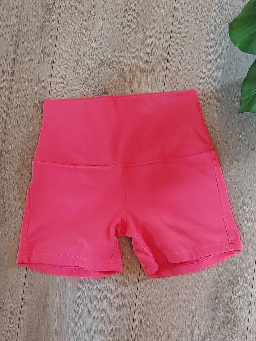 Lululemon Size 4 High Waist Active Biker Shorts l Bright Pink